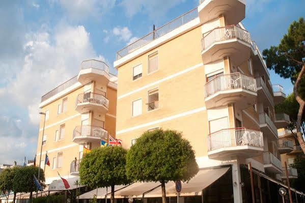 Residence Riva Gaia Terracina Exterior foto